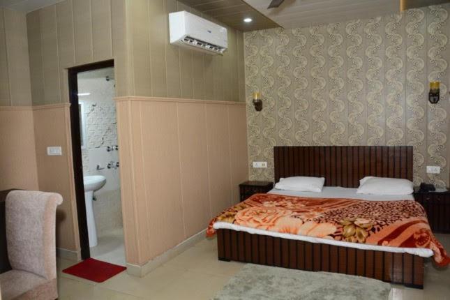 Krazy Hotel Haldwani Luaran gambar