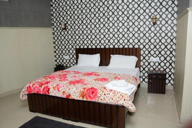 Krazy Hotel Haldwani Luaran gambar