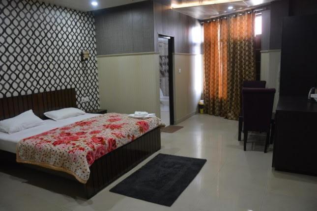 Krazy Hotel Haldwani Luaran gambar