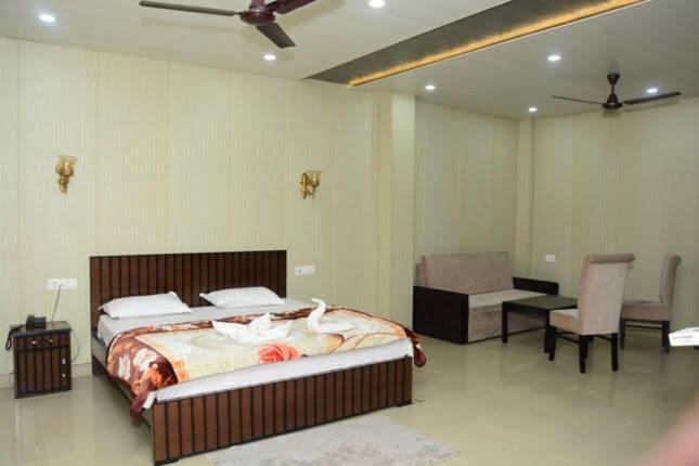 Krazy Hotel Haldwani Luaran gambar